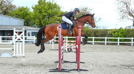 Show jumping clinic at Wapley stables